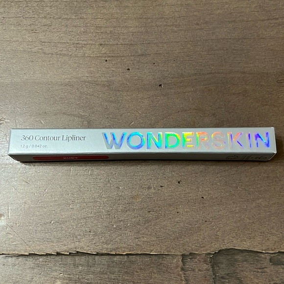 Wonderskin 360 Contour Lipliner in Ruby - Picture 3 of 5